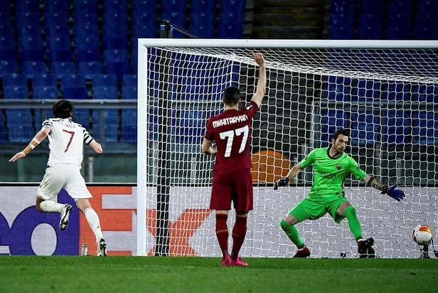 manchester-united-finalde-roma-3-2-manchester-united-mac-sonucu-1620334876195.jpeg