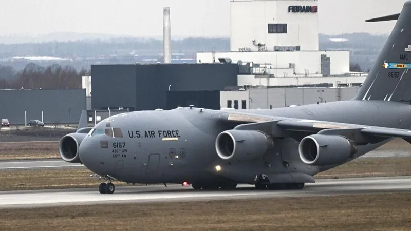 abdden-irana-hizli-mudahale-plani-hava-indirme-birlikleri-masada-1774293854676.jpeg ABD’den İran’a hızlı müdahale planı: hava indirme birlikleri masada-6