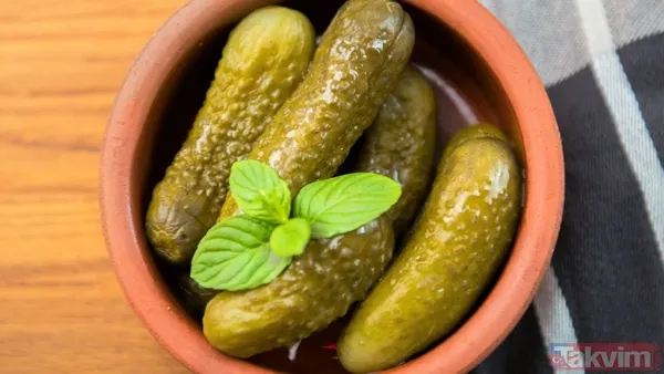 Kütür kütür turşunun sırrı ortaya çıktı! Sirke mi, limon mu? Cevap bu tarifte gizli - 4