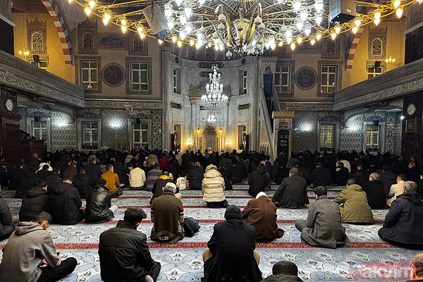 Miraç Kandili'nde eller semaya açıldı dualar edildi! İşte yurdun dört bir yanından görüntüler - 14