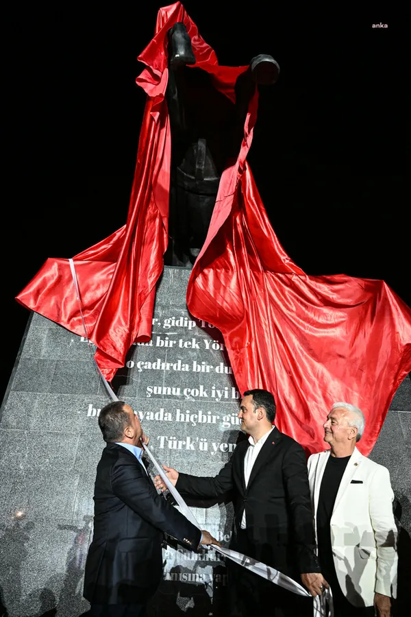 CHP heykel belediyeciliğine tam gaz devam ediyor! Antalya Finike'de Atatürk heykeline konserli açılış-4