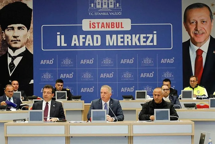 vali-davut-gul-tarih-verdi-istanbula-kar-ne-zaman-yagacak-kis-tedbirleri-toplantisinda-onlemler-masaya-yatiril-1700598065760.jpeg Vali Davut Gül tarih verdi: İstanbul'a kar ne zaman yağacak? | 'Kış Tedbirleri Toplantısı'nda önlemler masaya yatırıldı-2