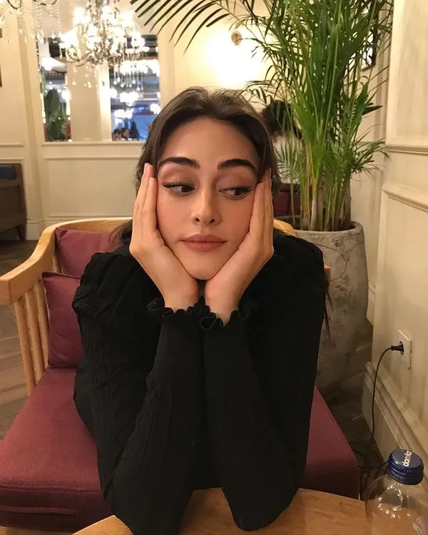 esra-bilgic-sohret-hastaligina-yakalandi-istedigi-marka-vitamin-gelmeyince-bakin-ne-yapti-1635628361722.jpg Esra Bilgiç şöhret hastalığına yakalandı! İstediği marka vitamin gelmeyince bakın ne yaptı-3