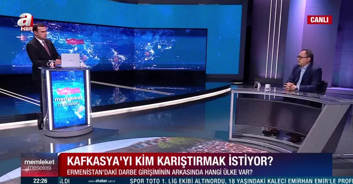 "Ermenistan'da iki güç çarpışıyor"