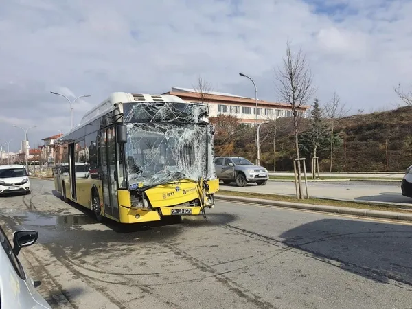 Son dakika: Yine başrolde İETT otobüsü var! Esenyurt'ta İETT otobüsü alev aldı Başakşehir'de iki İETT otobüsü çarpıştı!-9