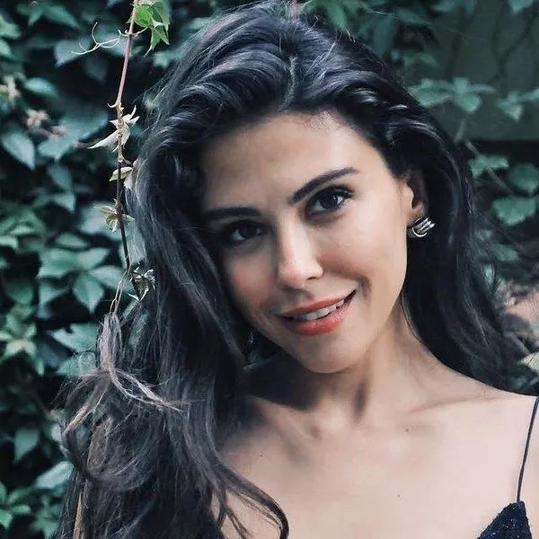 Ünlü oyuncu Dilara Aksüyek’e taciz şoku! Saplantılı hayran canından bezdirdi: Mesajları ben attım-5