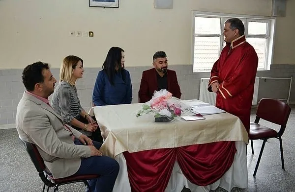 Halil Öztürk'ün aldattığı Sümeyra Tilki kimdir? Elmalı Belediye Başkanı Halil Öztürk nereli ailesi eşi ve kızları!-4