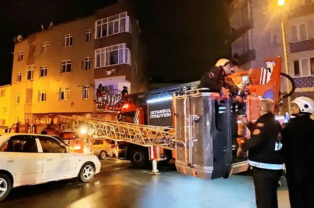 İstanbul'da yangın paniği! 12 kişiyi itfaiye kurtardı