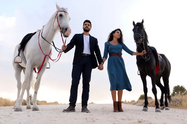 Cuma akşamlarının değişmeyen birincisi 'Hercai'! 19.son bölümü izleyiciyi ekrana kilitledi