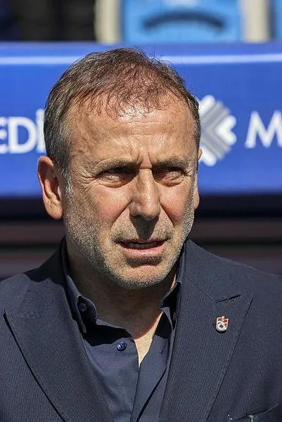 bordo-mavililerin-hocasi-abdullah-avci-trabzonspor-denizle-dalgayla-firtinayla-ozdeslesen-bir-kulup-1658774410374.jpeg Bordo-Mavililer’in hocası Abdullah Avcı: Trabzonspor denizle, dalgayla, fırtınayla özdeşleşen bir kulüp-2