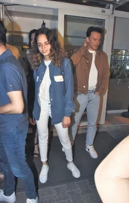 ‘Aşk yok arkadaşız’