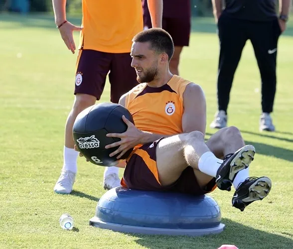 Galatasaray'dan taraftara müjde! 2 transfer kampa yetişiyor - 2