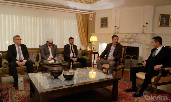 Onlar Aslında Kardeş Değil, Kendilerine Köksüzler Diyen Beş Sokak Çocuğu. Kimlikleri Bile Yok. Onları Dilendiren Dilenci Çetesinin Reisinden Kaçmışlar, Yıllarca...