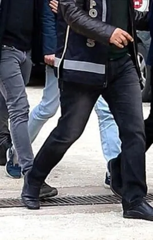 Son dakika: İzmir'de FETÖ'nün hücre evlerine operasyon: 14 gözaltı