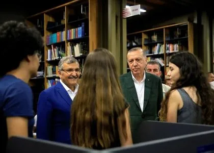 Cumhurbaşkanı Erdoğan Zeytinburnu Şehir Kütüphanesini ziyaret etti