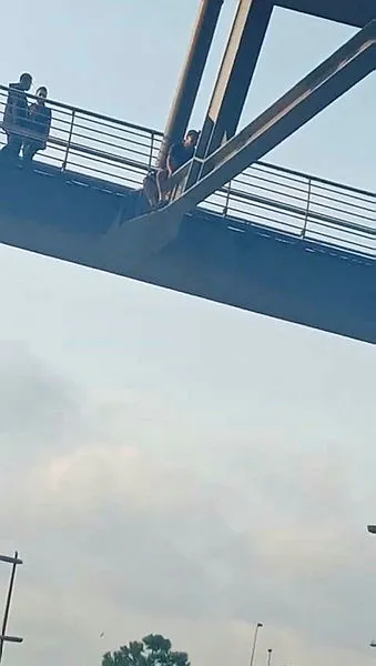 İstanbul'da korkunç dakikalar! Beğeni uğruna Haliç Köprüsü kirişlerinde yürüdü