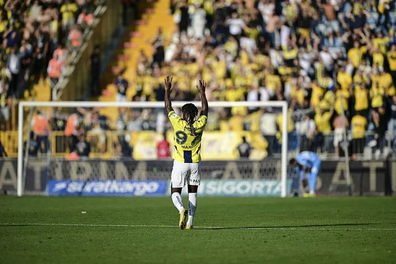 mourinhodan-yildiz-isme-uyari-arkadaslari-da-sikayetci-1727873202781.jpeg Maximin, Fenerbahçe'deki tek golünü Kasımpaşa deplasmanında kaydetti. (AA)