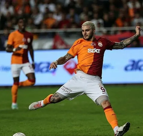 galatasarayin-yildiz-ismi-mauro-icardi-son-maclarda-sessiz-kaldi-08-isabetli-sut-ceken-arjantinli-15-kez-gol-p-1699825550810.jpeg Galatasaray'ın yıldız ismi Mauro Icardi son maçlarda sessiz kaldı! 0.8 isabetli şut çeken Arjantinli 1,5 kez gol pozisyonuna girebildi-2