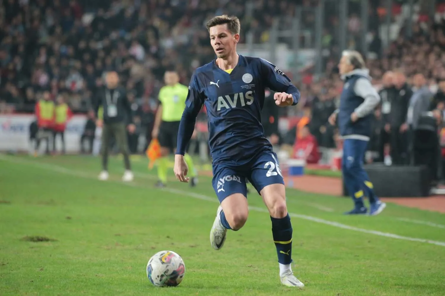 Fenerbahçe'de Miha Zajc ile yollar ayrılıyor! İşte yerine gelecek isim - 6