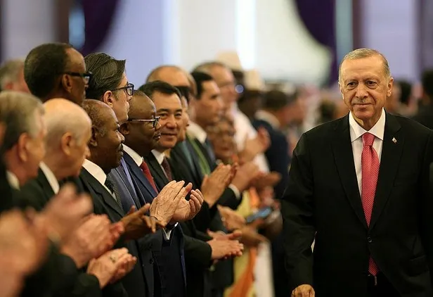 baskan-erdogan-goreve-baslama-toreninde-konustu-85-milyonu-bagrimiza-basacagiz-1685806584327.jpeg Başkan Erdoğan Göreve Başlama Töreni'nde konuştu: 85 milyonu bağrımıza basacağız-3