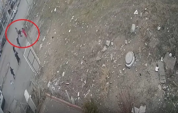 ankarada-sitede-kopek-besleyen-komsusuna-ucan-tekme-atti-1646390115076.jpg Ankara'da sitede köpek besleyen komşusuna uçan tekme attı-2