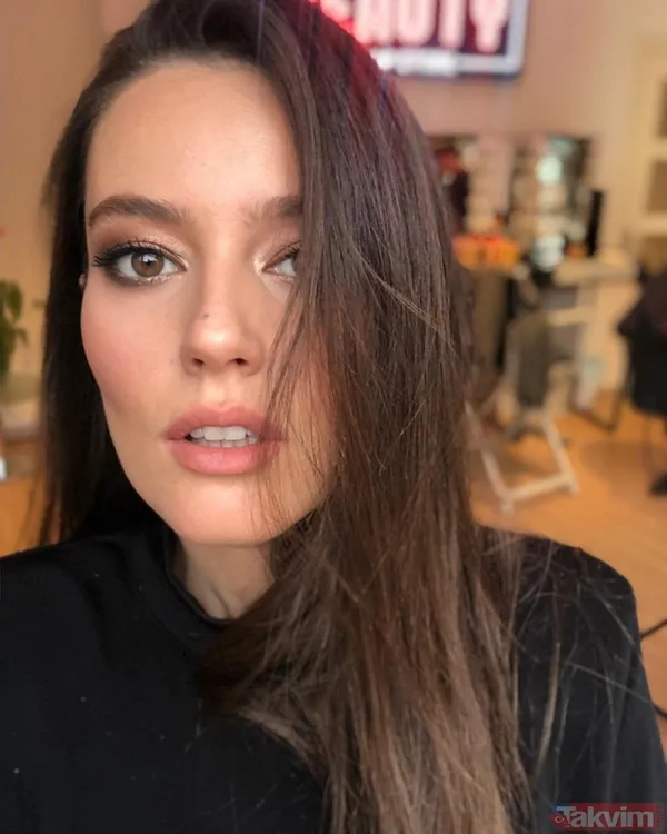 EDHO’nun Bahar’ı Pelin Akil ikiz kızlarıyla bir örnek giyindi! Pembe mayosuyla plaj pozlarını paylaştı gören dönüp bir daha baktı - 11