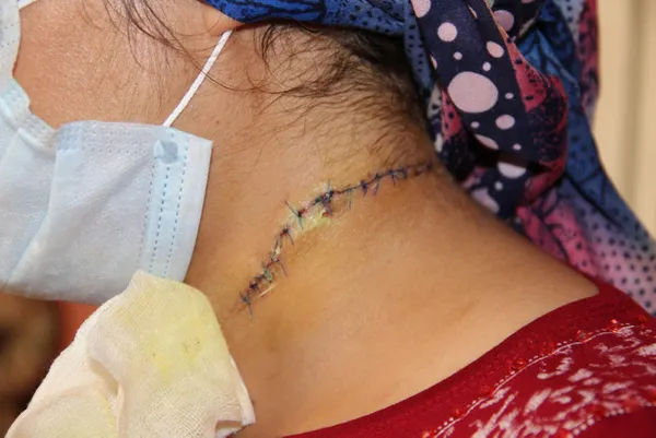 cocuklarinin-gozu-onunde-esinin-bogazini-falcatayla-kesti-iyi-hal-indirimi-aldi-1648105821062.jpg Çocuklarının gözü önünde eşinin boğazını falçatayla kesti iyi hal indirimi aldı-3