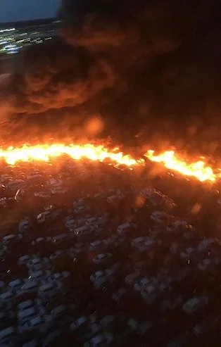 Son dakika: ABD’nin Florida eyaletinde 3 bin 500 araç alev alev yandı