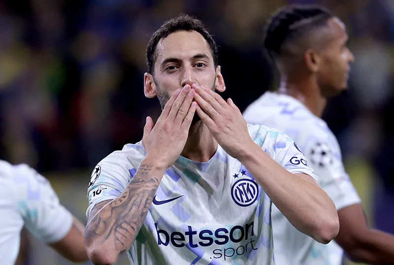 İtalyan basını Hakan’ı manşetlere taşıdı!