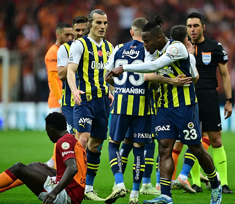 Galatasaray'da Okan Buruk'tan derbi neşteri! Yıldız isim Fenerbahçe maçının ardndan gözden çıkarıldı - 3