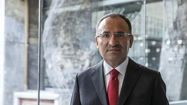 AK Partili Bekir Bozdağ 15 Temmuz gecesindeki direnişi anlattı: Sığınağa inersek vatandaş meydana çıkmaz diye düşündüm