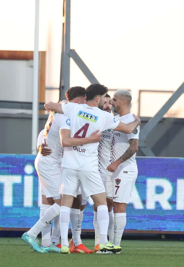 istanbulda-puanlar-paylasildi-umraniyespor-hatayspor-2-2-1672763363855.jpg İstanbul'da puanlar paylaşıldı | Ümraniyespor - Hatayspor: 2-2-6