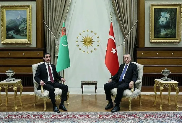 baskan-erdogan-turkmenistan-devlet-baskani-serdar-berdimuhammedovu-resmi-torenle-karsiladi-1698332889737.jpeg
