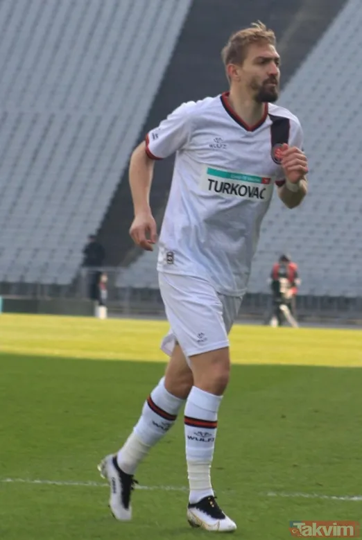 Müge Anlı ayna karşısında boy gösterdi güzelliği dillere destan oldu! "Aynada başkasını çekerken ben" diyen Müge'ye bakın... - 15