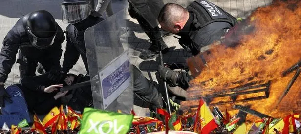 Barselona’da sokaklar savaş alanına döndü
