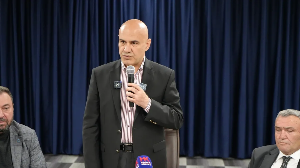 Son dakika: İYİ Parti Balıkesir adayı Turhan Çömez'den CHP Genel Başkanı Özgür Özel'e zehir zemberek sözler: Siyasi kalpazanlık