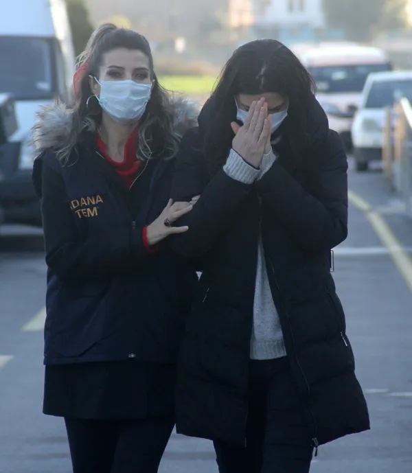 sansasyonel-eyleme-hazirlanirken-yakalanan-pkkliyi-turkiyeye-yollayan-sozde-prag-temsilcisi-cikti-1611402061596.jpg Sansasyonel eyleme hazırlanırken yakalanan PKK'lıyı Türkiye'ye yollayan sözde Prag temsilcisi çıktı-5