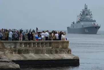 Savaş gemileri ABD sınırında