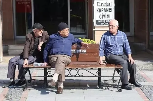 Sokağa çıkma yasağını dinlemeyen 65 yaş üstüne binlerce lira para cezası