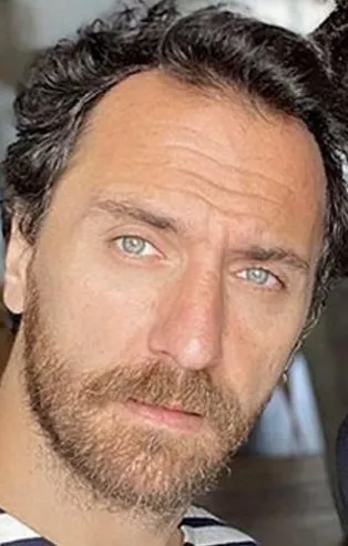 Fırat Çelik ve yeğeninden bayram dansı! Muhteşem ikilinin bayram kıyafetleri dikkat çekti...