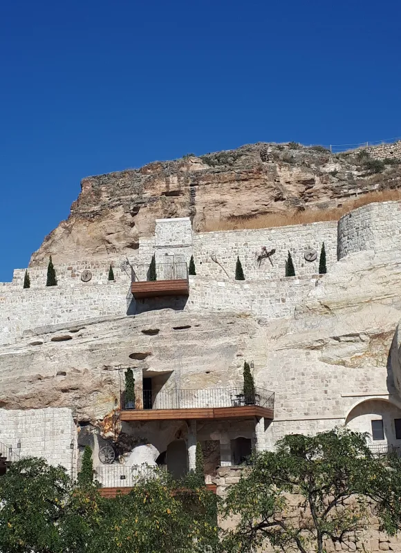 Ürgüp'te tepkilere neden olan otel asansörü kaldırıldı-3
