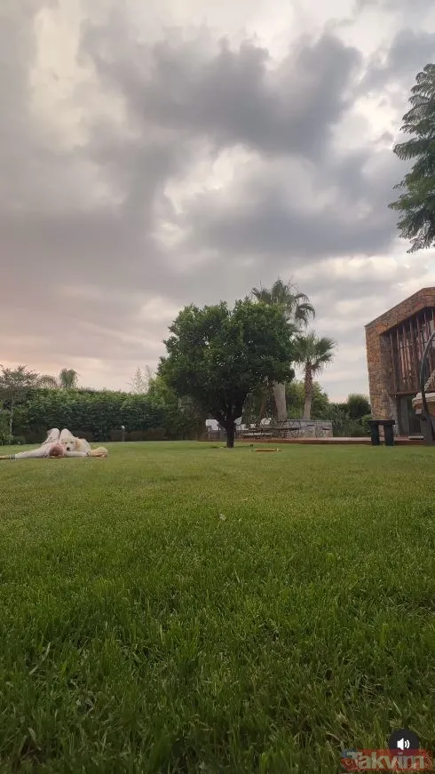 Zeynep Koçak elinde paspasla Boğaz manzaralı evini dip köşe temizledi! O anları anbean yayınladı! “Koltukları çektim her yeri...” - 40