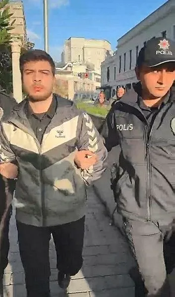 filistine-destek-yuruyusunden-donen-vatandasi-sen-arap-sevicisin-diyerek-yumrukladi-provokator-tutuklandi-1704124985658.jpeg Filistin'e destek yürüyüşünden dönen vatandaşı "sen Arap sevicisin" diyerek yumrukladı! Provokatör tutuklandı-9