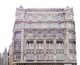 Beyoğlu’nun sembol yapısı Frej Apartmanı