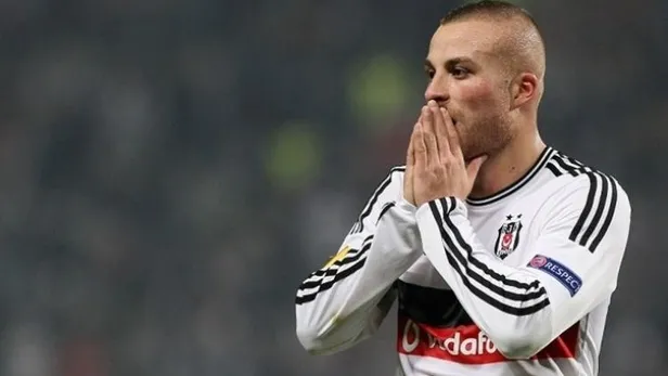 Beşiktaş'ta Gökhan Töre ile yollar ayrılıyor-1