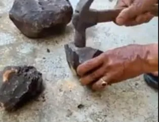 Denizde bulduğu paketi açınca...Şoke oldu