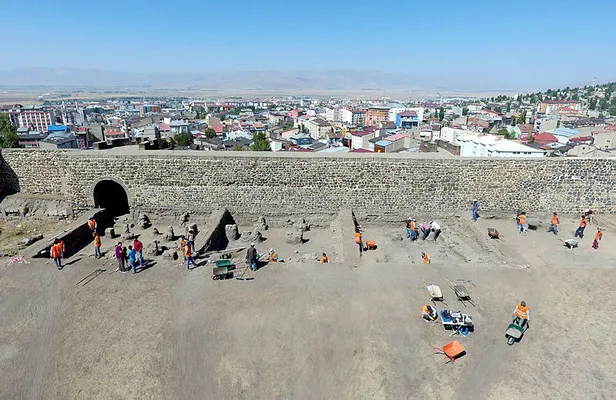 Erzurum Kalesi'nde kazı çalışmaları sürüyor-6