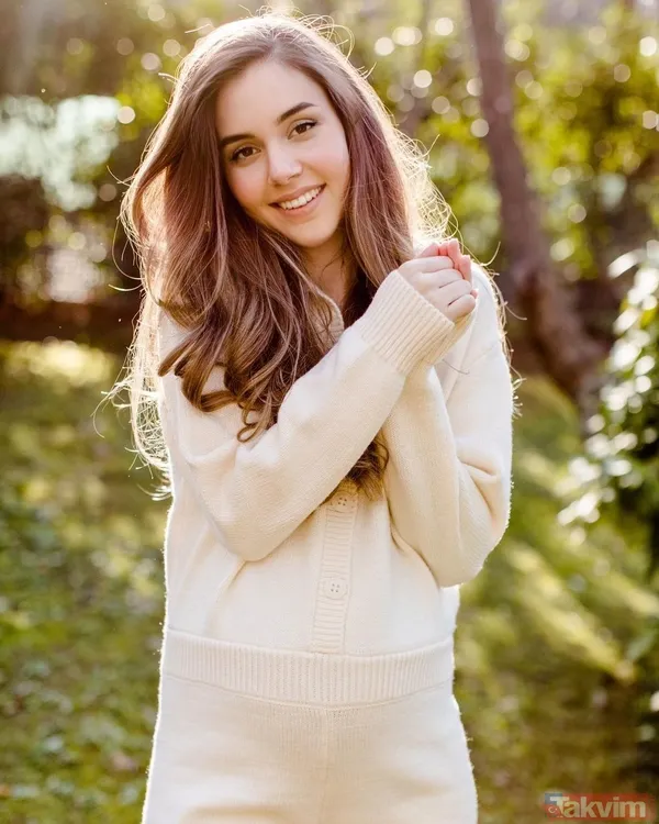 Berfu Yenenler bikinisiyle şov yaptı! Eşi Eser Yenenler’in tepkisi olay oldu sosyal medya onları konuştu - 5