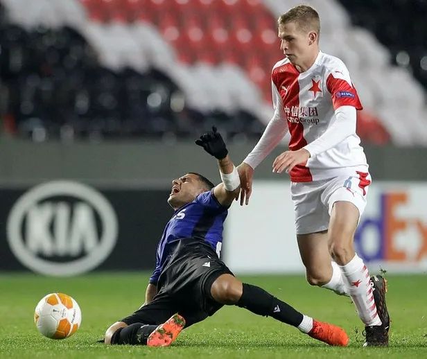 aslanin-yeni-avi-david-zima-luyindamanin-yerine-gelecek-1627323711454.jpeg Aslan'ın yeni avı David Zima! Luyindama'nın yerine gelecek-3