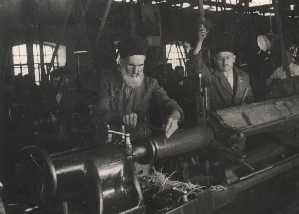 tarihi-fotograflar-msb-milli-mucadele-doneminde-faaliyet-gosteren-askeri-fabrikadan-goruntuler-paylasti-1644525560817.jpeg Tarihi fotoğraflar: MSB, milli mücadele döneminde faaliyet gösteren askeri fabrikadan görüntüler paylaştı-4